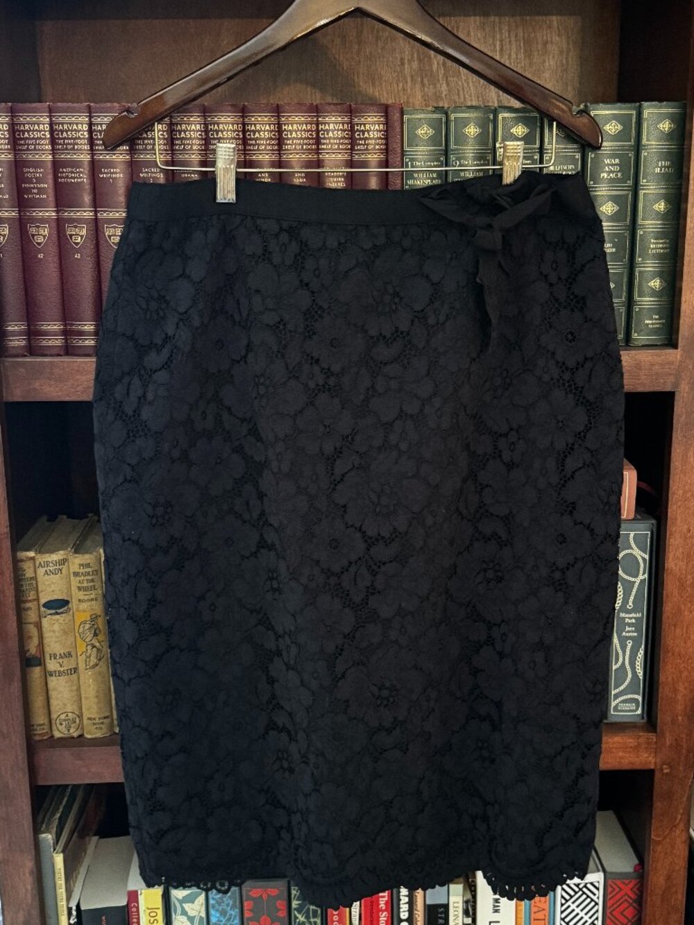 Talbots Floral Lace Pencil Skirt Size 14 Black Scalloped Hem Lined